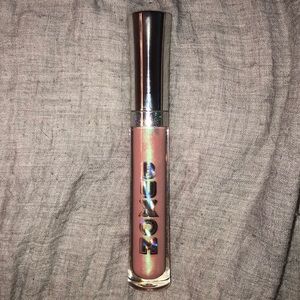Buxom lip plumping gloss